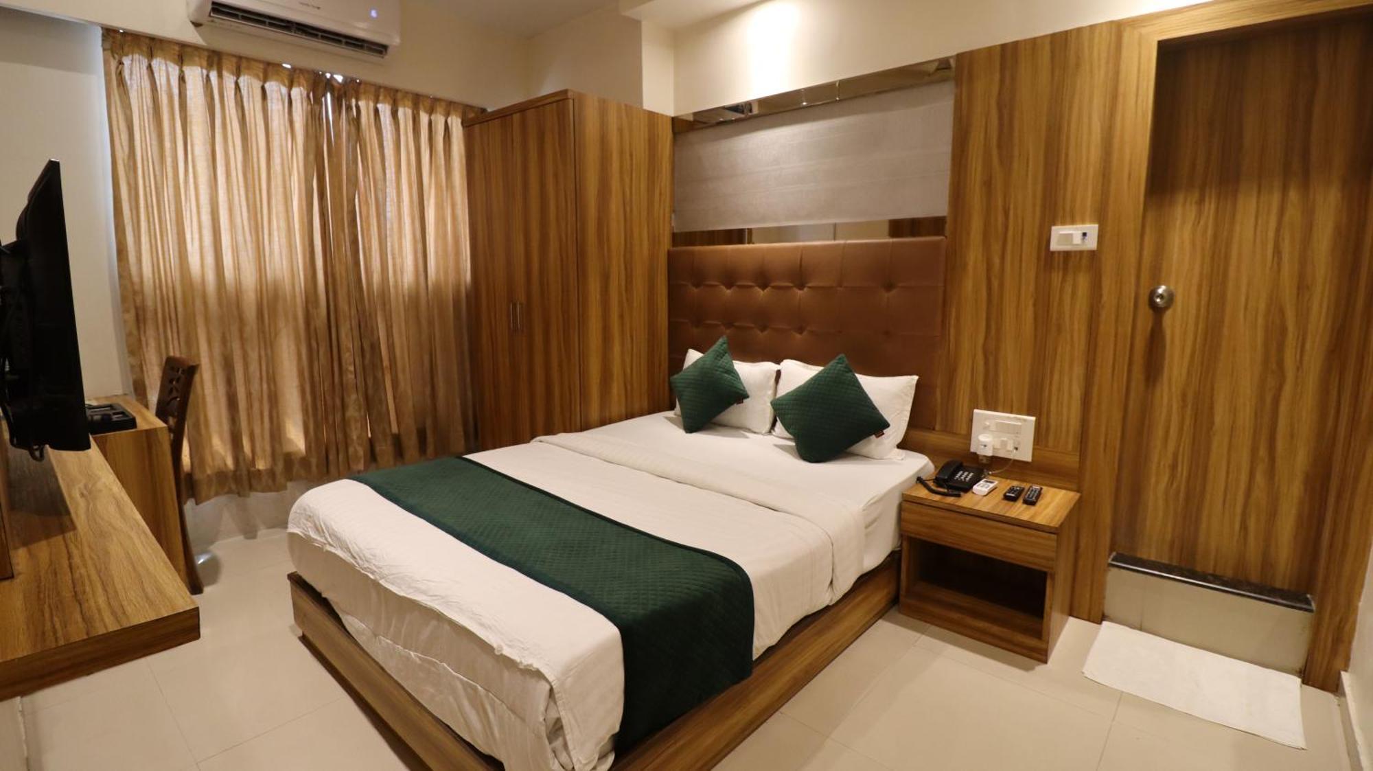 Hotel Bkc Garden - Near Us Embassy Bkc มุมไบ ภายนอก รูปภาพ