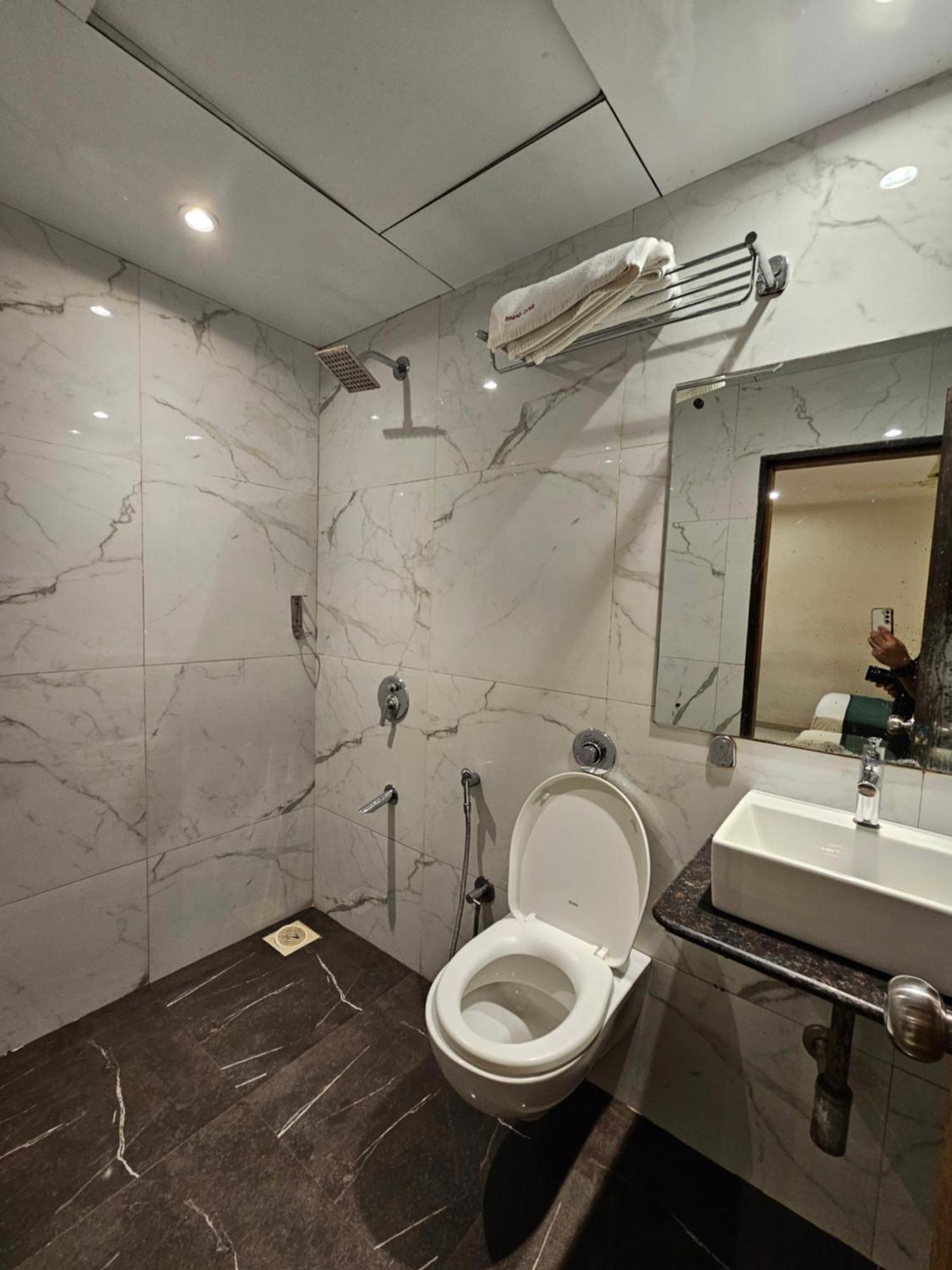 Hotel Bkc Garden - Near Us Embassy Bkc มุมไบ ภายนอก รูปภาพ