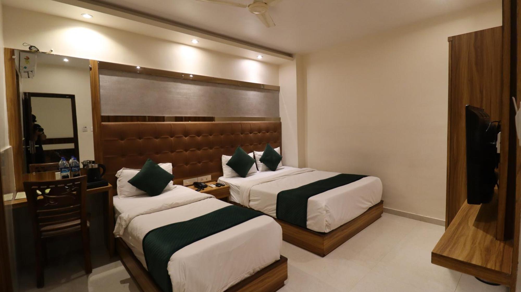 Hotel Bkc Garden - Near Us Embassy Bkc มุมไบ ภายนอก รูปภาพ