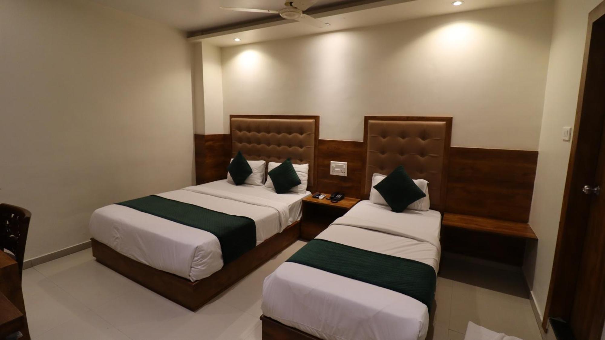 Hotel Bkc Garden - Near Us Embassy Bkc มุมไบ ภายนอก รูปภาพ