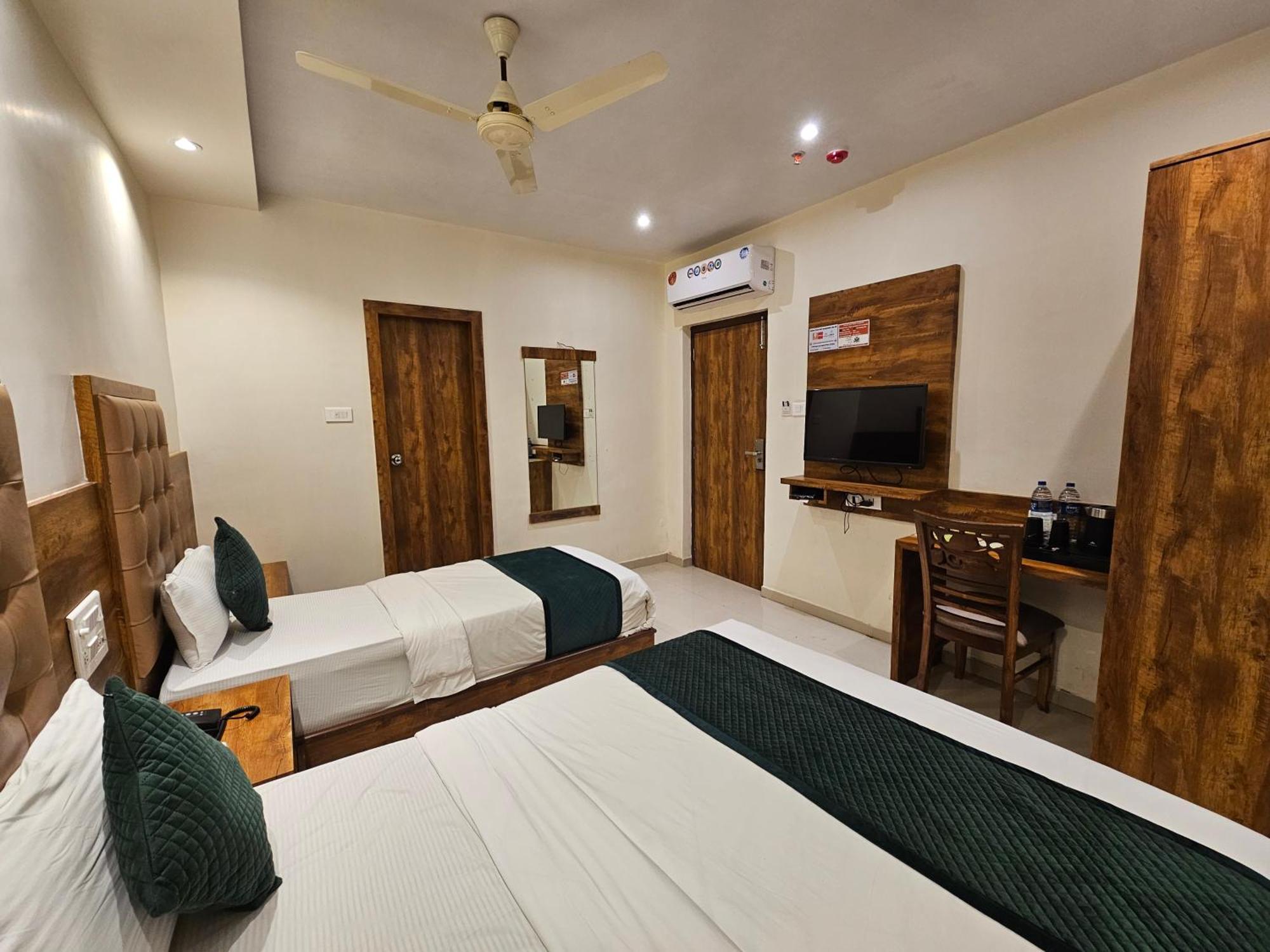 Hotel Bkc Garden - Near Us Embassy Bkc มุมไบ ภายนอก รูปภาพ