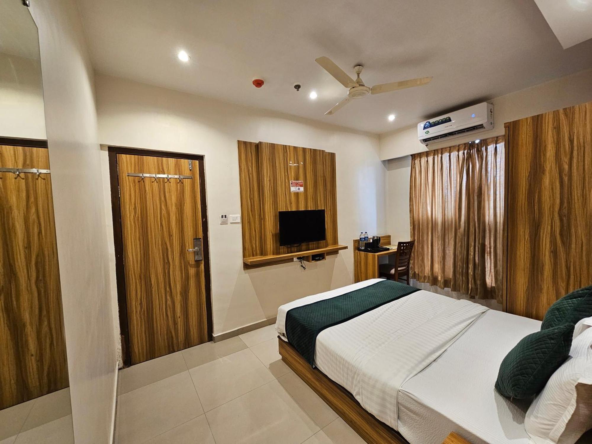 Hotel Bkc Garden - Near Us Embassy Bkc มุมไบ ภายนอก รูปภาพ