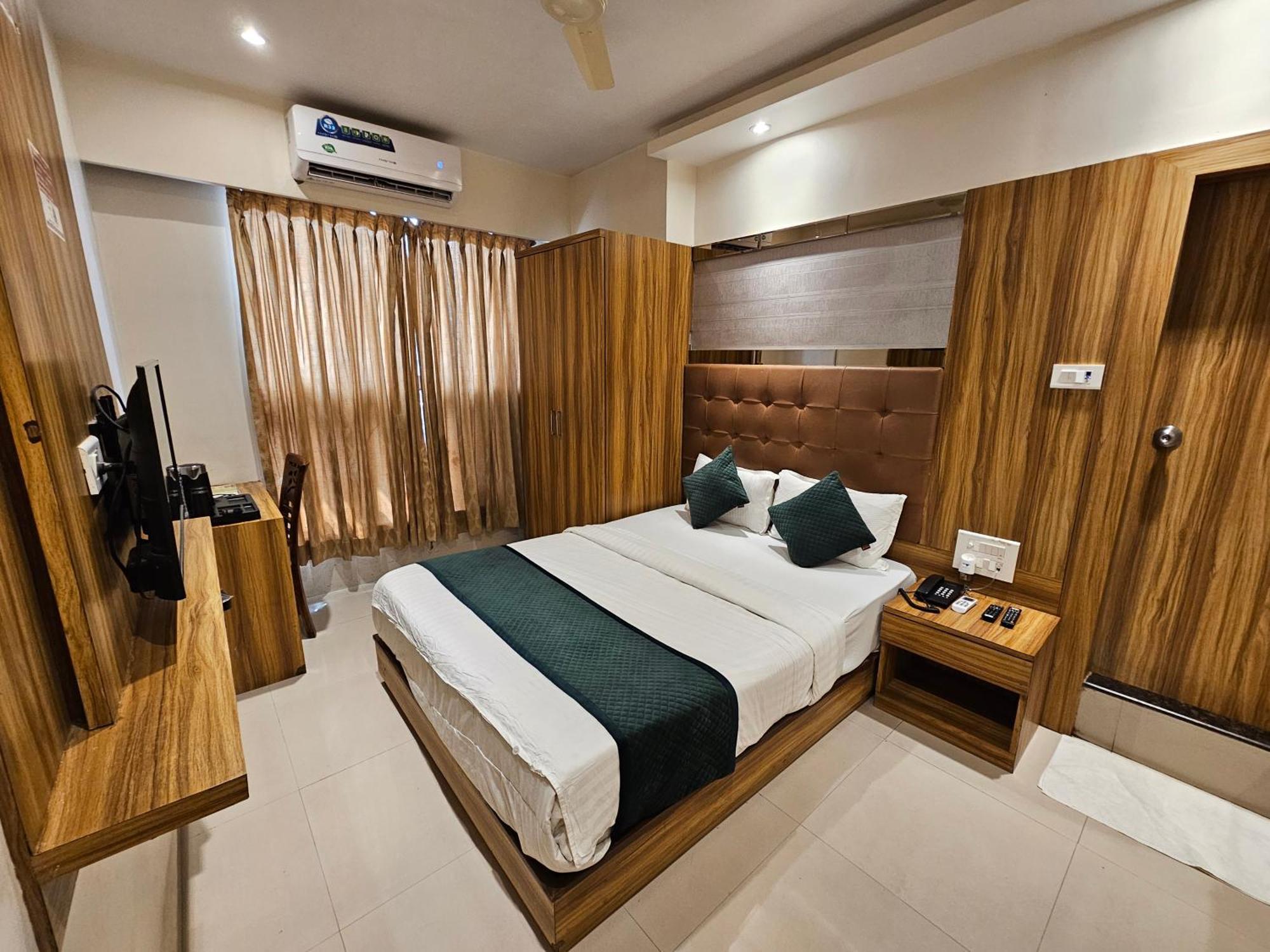 Hotel Bkc Garden - Near Us Embassy Bkc มุมไบ ภายนอก รูปภาพ