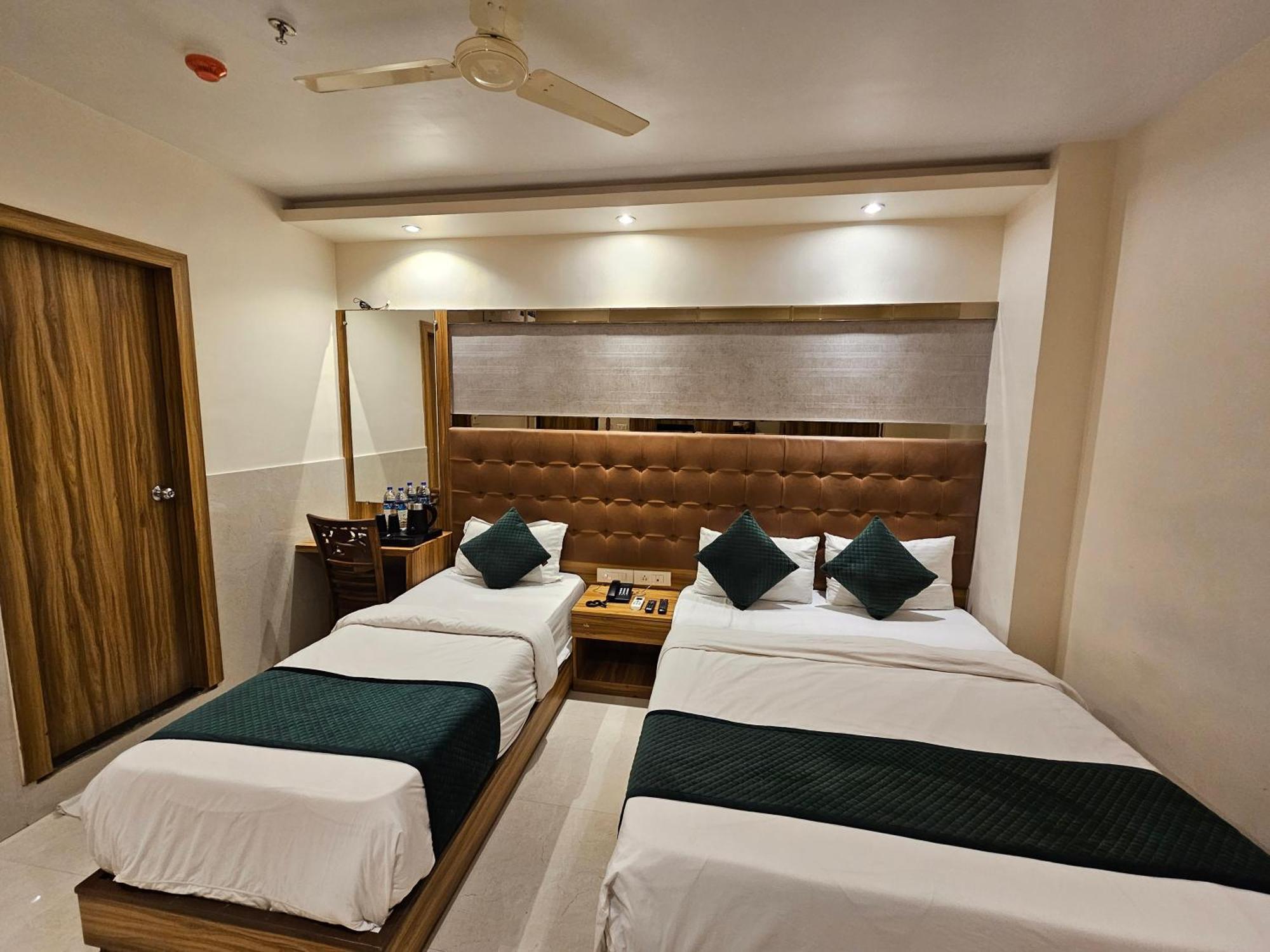 Hotel Bkc Garden - Near Us Embassy Bkc มุมไบ ภายนอก รูปภาพ