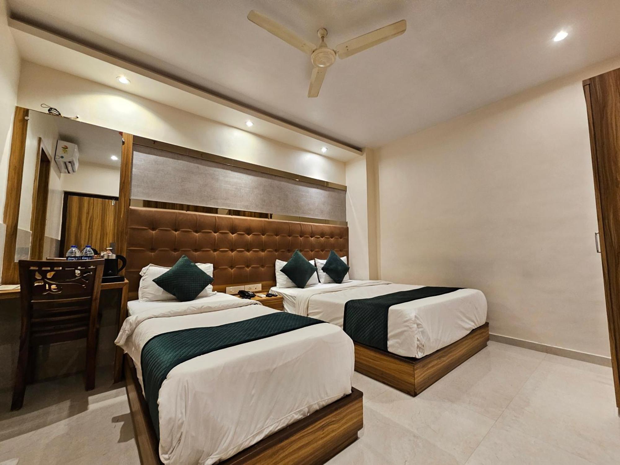 Hotel Bkc Garden - Near Us Embassy Bkc มุมไบ ภายนอก รูปภาพ