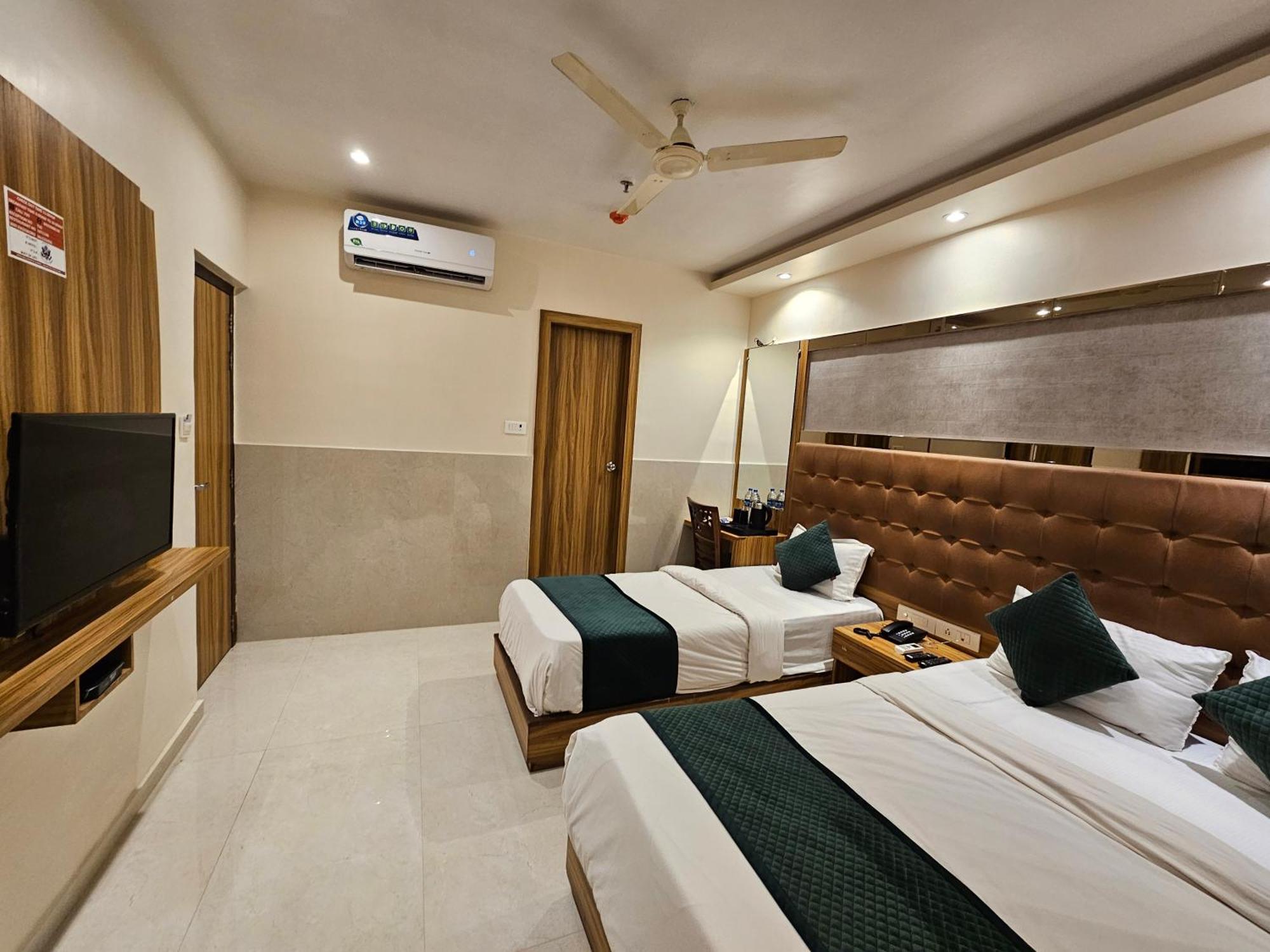 Hotel Bkc Garden - Near Us Embassy Bkc มุมไบ ภายนอก รูปภาพ